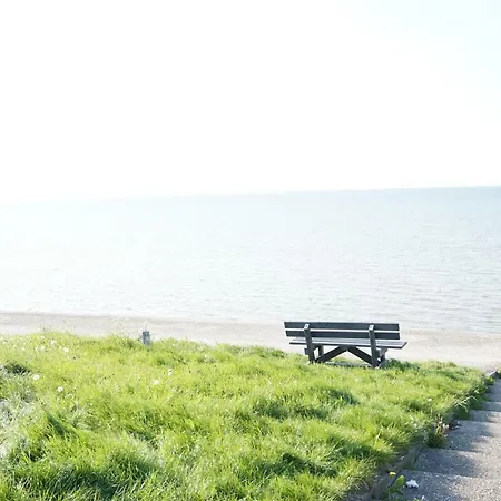 Vakantieverblijf Aan De Dijk Tatil parkı *